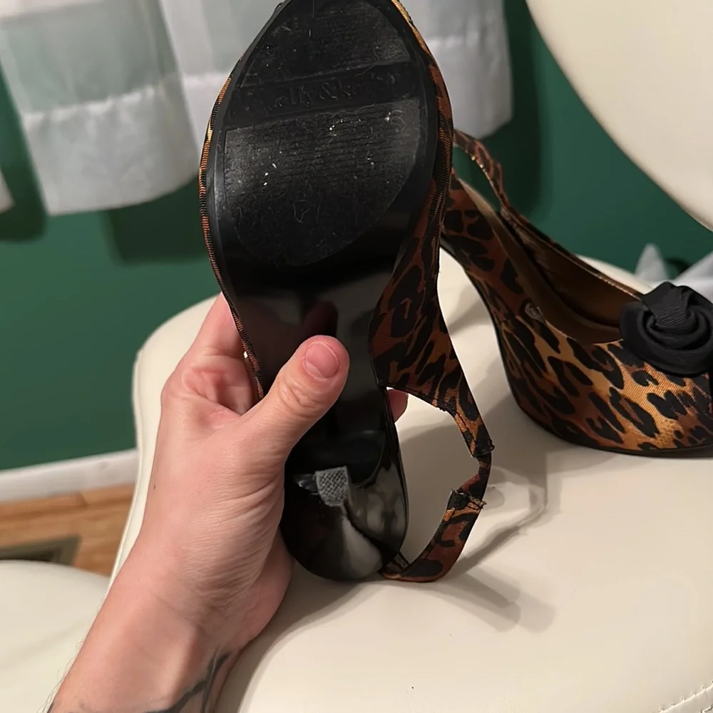 Leopard Pumps! - Picture 4 of 5